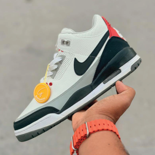 نایک ایر جردن 4 با رنگبندی خاص، مناسب آقایان و بانوان