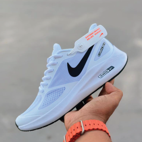 کفش اسپرت نایک 10 گاید مردانه با طراحی مدرن و زیره مقاوم