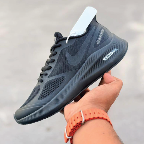 کفش اسپرت نایک 10 گاید مردانه با طراحی مدرن و زیره مقاوم