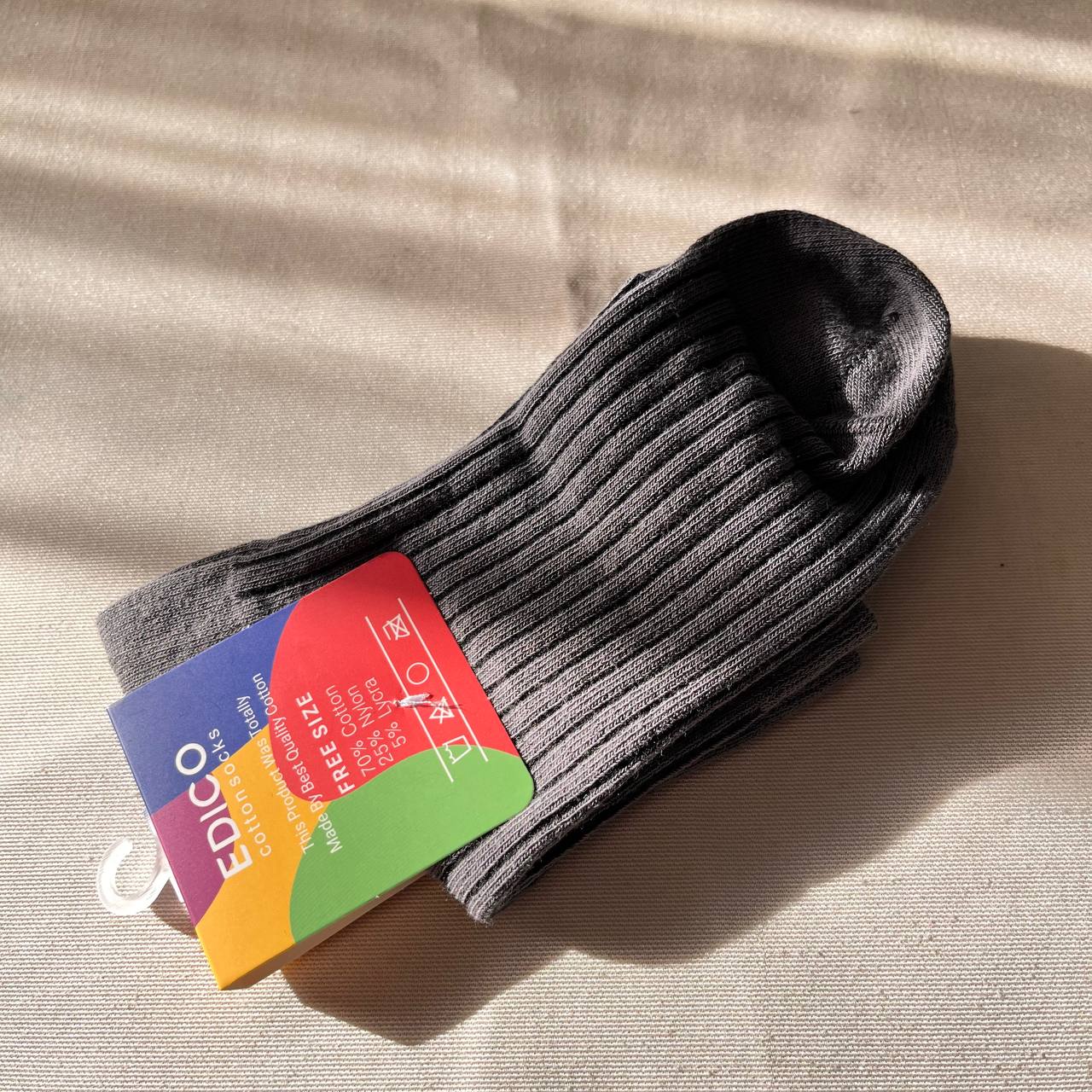 نمای بافت کبریتی جوراب ساق بلند ادیکو