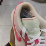نمای جانبی نایک Air Jordan 1 Low SE Mighty Swooshers